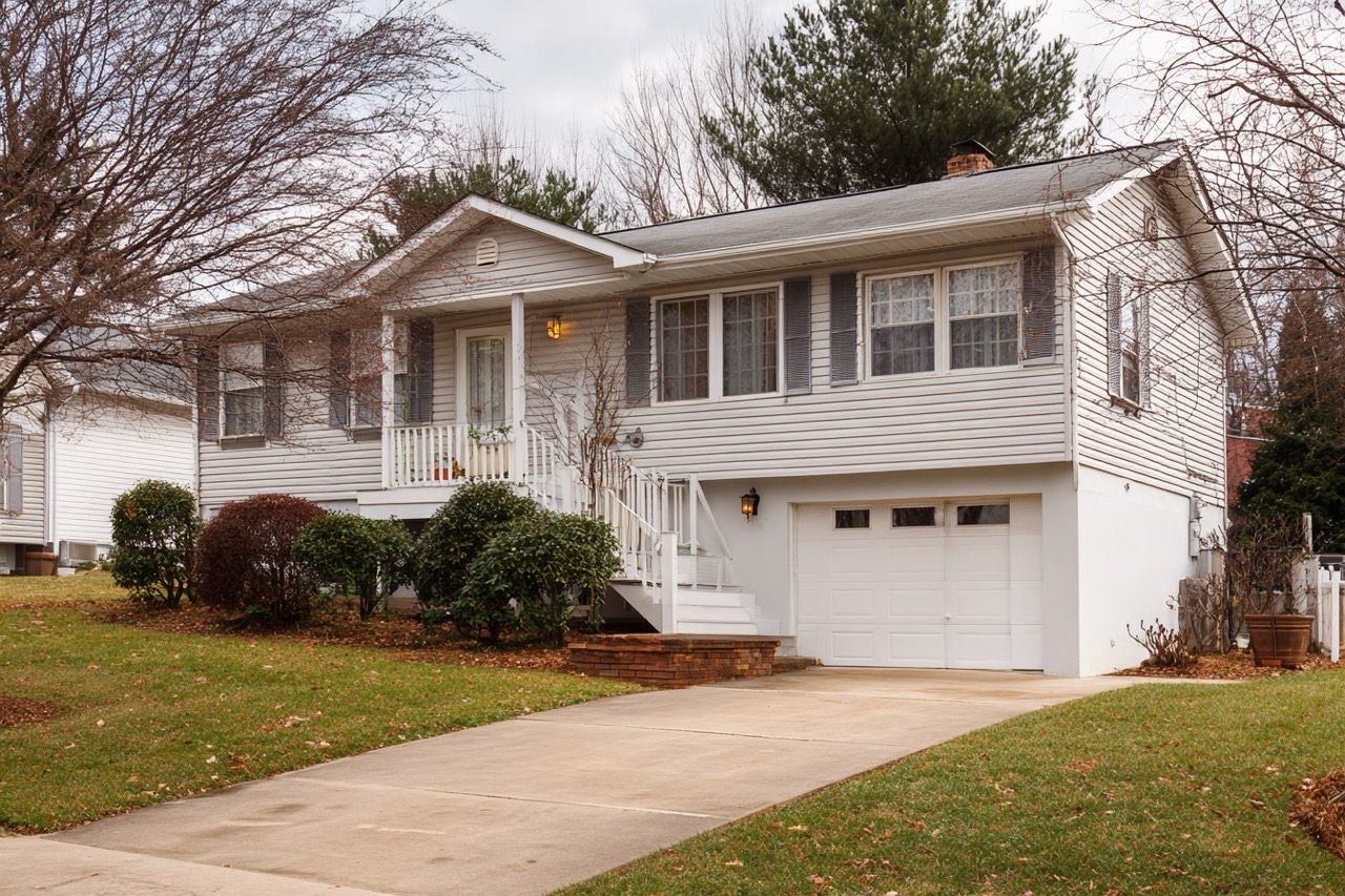 Virginia split level home representing divorce real estate transaction